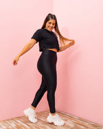 Cargar imagen en el visor de la galería, Crop Top Negro
